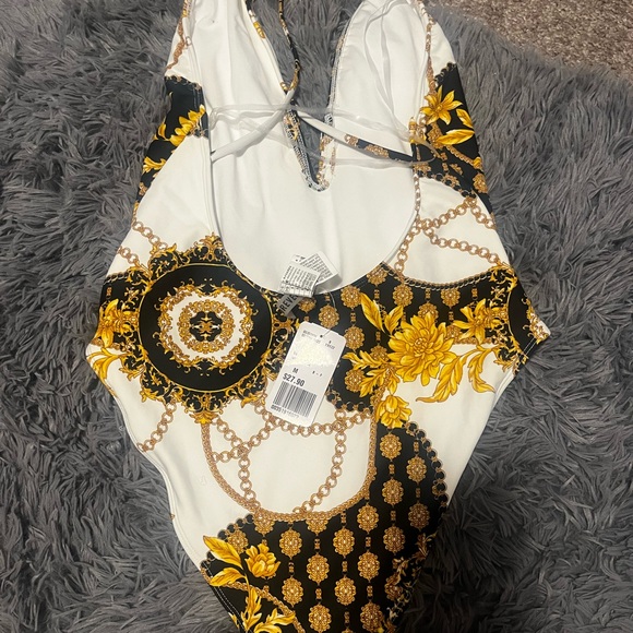 Swimwear One Pie Ivory/Black - Picture 7 of 9